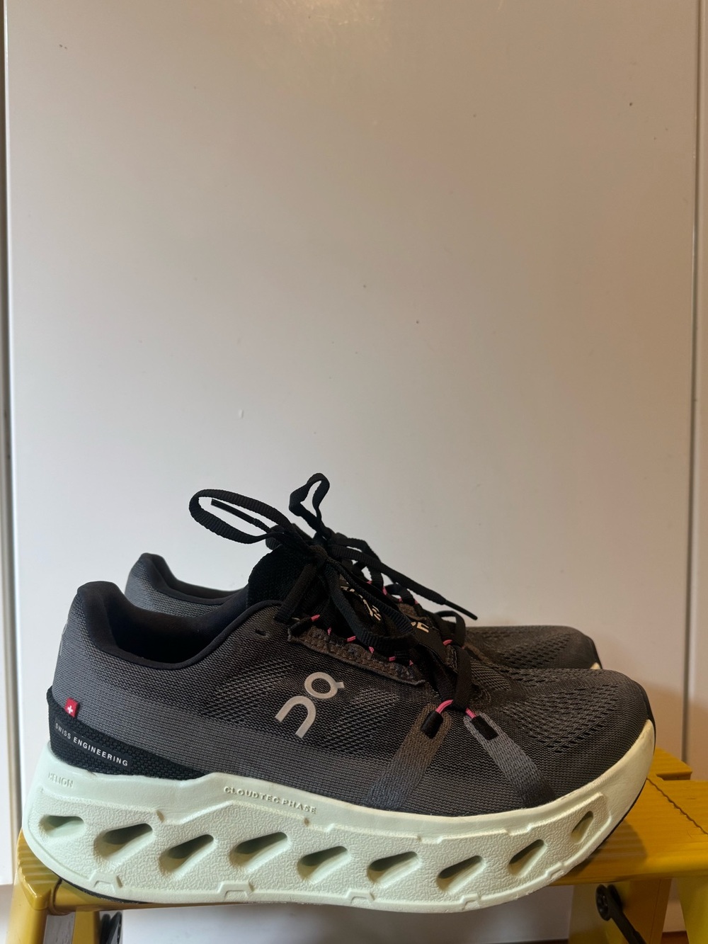 ON CLOUDECLIPSE unisex Men’s 7 Women’s 8.5